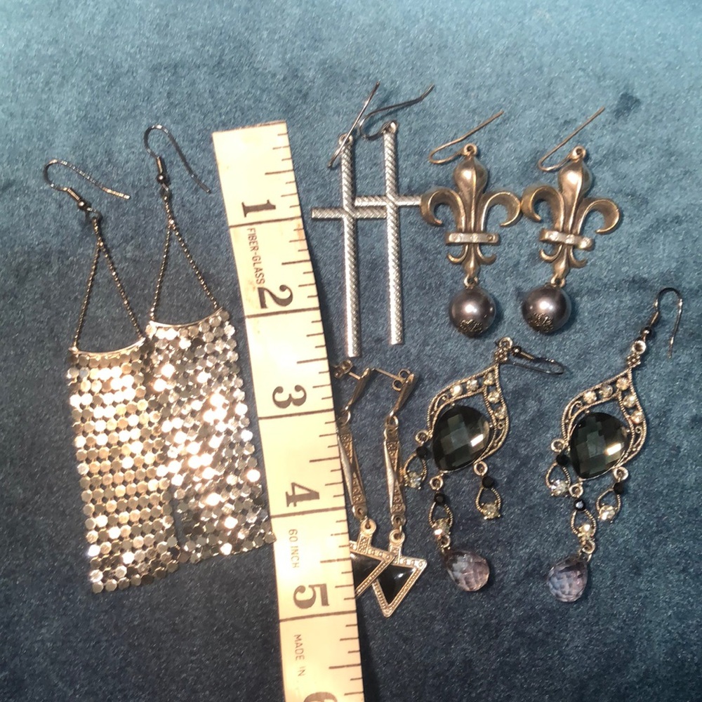 Lot of 5 pairs of earrings. Silver, gunmetal